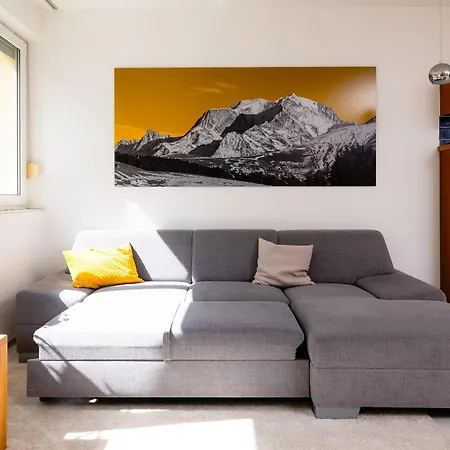 公寓 Spacious With Balcony - Private Garage Parking