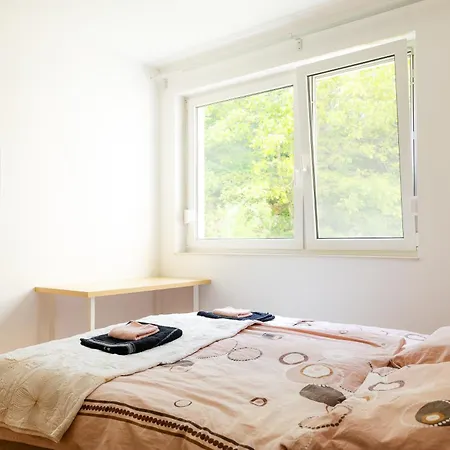 アパート Spacious With Balcony - Private Garage Parking *