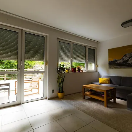Spacious With Balcony - Private Garage Parking 公寓 布拉迪斯拉发