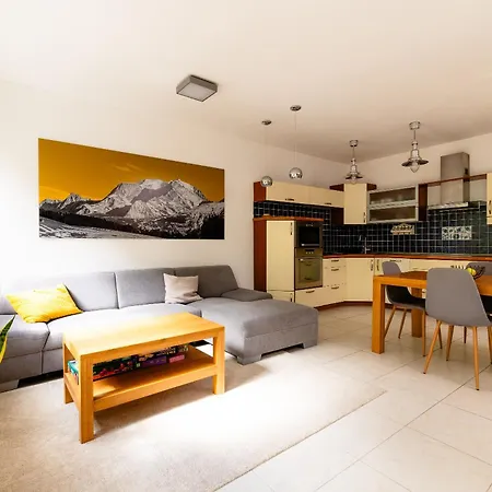 公寓 Spacious With Balcony - Private Garage Parking