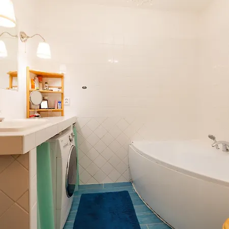 Spacious With Balcony - Private Garage Parking * 布拉迪斯拉发
