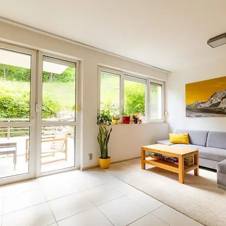 公寓 Spacious With Balcony - Private Garage Parking